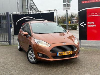 Bruin (metallic) Gebruikt 2017 Ford Fiesta Titanium Hatchback | € 5.250 (Eerlijke prijs)