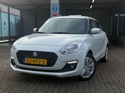 Wit (metallic) Occasion 2018 Suzuki Swift Hatchback | € 8.995 (Eerlijke prijs)