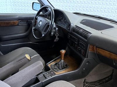 Blauw Gebruikt 1995 BMW 518 Executive Stationwagen | € 2.499