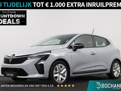 Grijs Gebruikt 2023 Renault Clio V Evolution Hatchback | € 21.995 (Eerlijke prijs)
