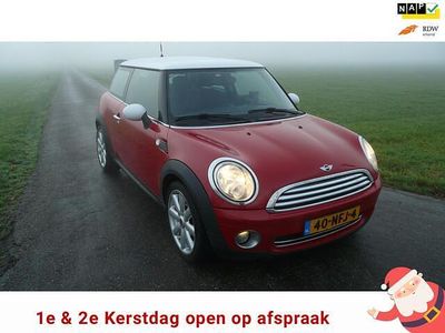 Rood (metallic) Gebruikt 2010 Mini Cooper Business Hatchback | € 3.750 (Eerlijke prijs)