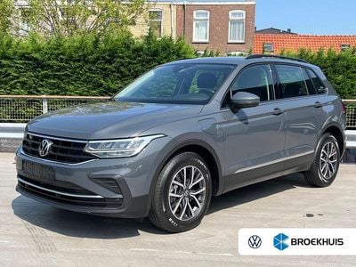 Grijs, metallic lak Gebruikt 2021 VW Tiguan Life SUV | € 31.895 (Goede deal)