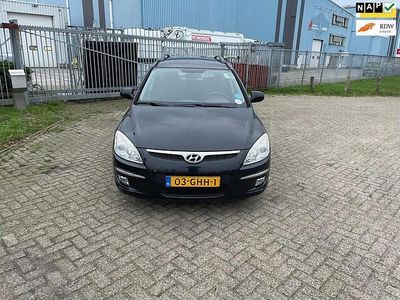Zwart (metallic) Gebruikt 2008 Hyundai i30 Dynamiq Stationwagen | € 1.300