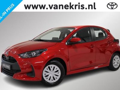 Rood Nieuw 2025 Toyota Yaris Hybrid Comfort Hatchback | € 27.235 (Goede deal)