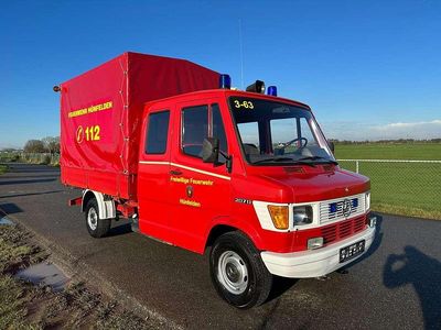 Rood Gebruikt 1984 Mercedes T1 Van | € 9.950
