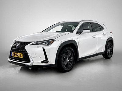 Wit Occasion 2019 Lexus UX Luxury Line SUV | € 28.450 (Iets duurder)