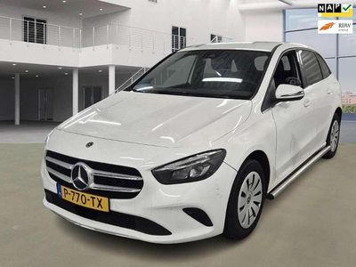 Wit Occasion 2022 Mercedes B200 MPV | € 10.950