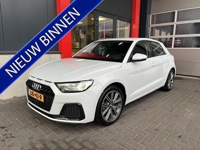 Wit (parellak) Gebruikt 2023 Audi A1 Sportback S-Line Hatchback | € 25.950 (Eerlijke prijs)