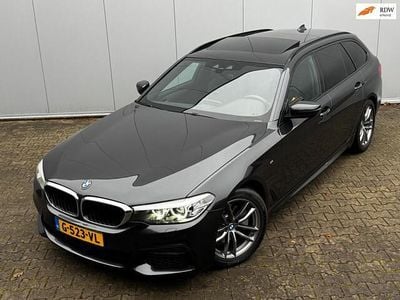 Grijs Gebruikt 2018 BMW 520 Executive Stationwagen | € 23.888 (Eerlijke prijs)