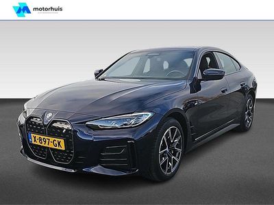 Blauw (metallic) Gebruikt 2023 BMW i4 Executive Sedan | € 38.995 (Eerlijke prijs)