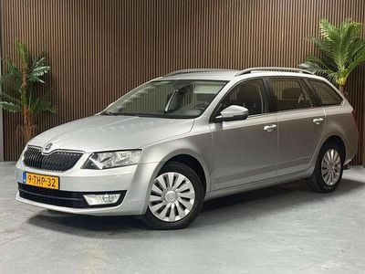 Grijs Occasion 2014 Skoda Octavia Ambition Stationwagen | € 6.750 (Eerlijke prijs)