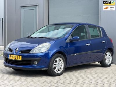 tweedehands Renault Clio 1.4-16V Dynamique Luxe | Airco | APK | 2 sleutels