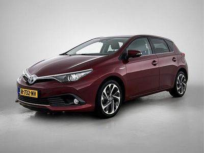 Rood metallic Occasion 2017 Toyota Auris Hatchback | € 15.945