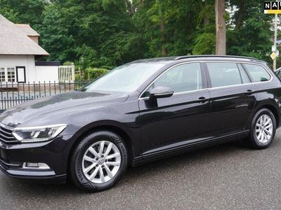 Zwart, metallic lak Gebruikt 2015 VW Passat Comfortline Stationwagen | € 12.900 (Eerlijke prijs)