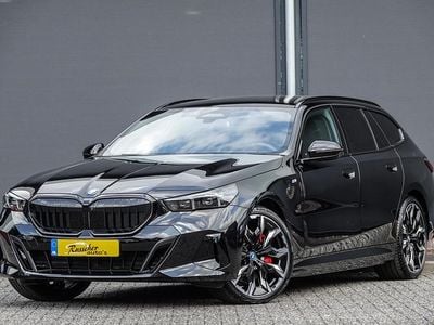 Zwart Gebruikt 2025 BMW 550e Shadowline Stationwagen | € 96.950 (Goede deal)