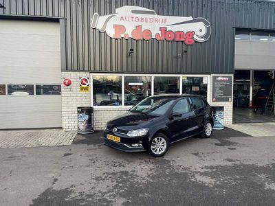 Zwart Gebruikt 2015 VW Polo Highline Hatchback | € 5.975 (Goede deal)