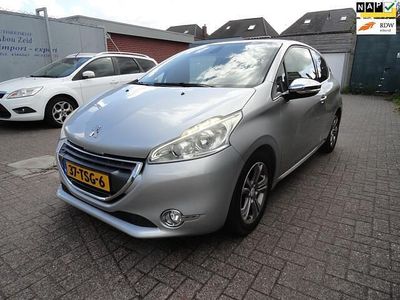 Grijs (metallic) Gebruikt 2012 Peugeot 208 Allure Hatchback | € 6.450 (Eerlijke prijs)