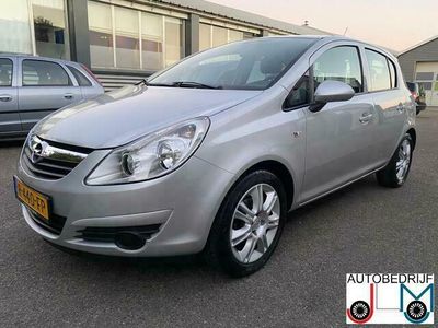 tweedehands Opel Corsa 1.2-16V Cosmo verkocht