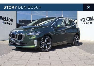 Groen, metallic lak Nieuw 2025 BMW 218 Active Tourer Luxury Line MPV | € 54.995