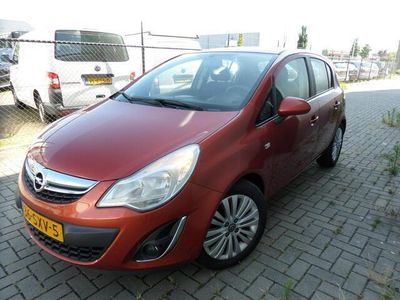 Rood Occasion 2011 Opel Corsa Cosmo Hatchback | € 3.999 (Eerlijke prijs)