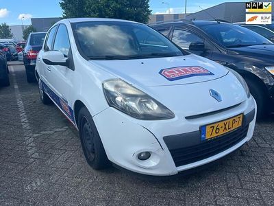 Wit Gebruikt 2012 Renault Clio IV Authentique Hatchback | € 1.700 (Eerlijke prijs)