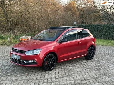 Rood (metallic) Gebruikt 2014 VW Polo Highline Hatchback | € 8.999 (Iets duurder)