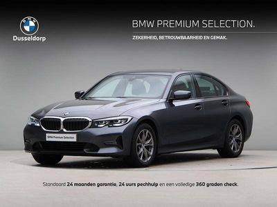 Grijs Gebruikt 2021 BMW 318 Executive Sedan | € 25.750 (Goede deal)