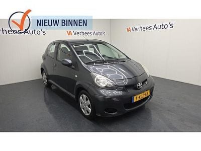 Occasion Toyota Aygo 68 PK (50 kW) 2011 Grijs (metallic) Hatchback