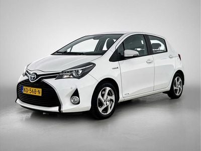 Wit Occasion 2016 Toyota Yaris Hybrid Trend Hatchback | € 13.950 (Eerlijke prijs)