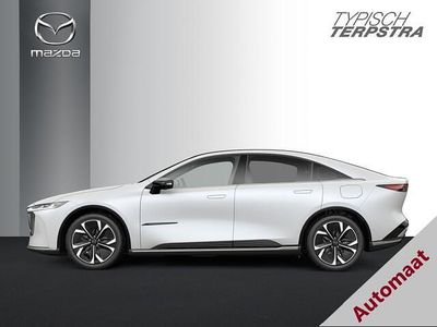 Wit Nieuw 2025 Mazda 6e Takumi-Line Hatchback | € 42.990 (Eerlijke prijs)