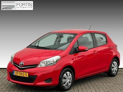 Rood Occasion 2012 Toyota Yaris Hatchback | € 5.695 (Eerlijke prijs)