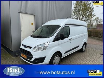 tweedehands Ford Transit Custom 330 2.2 TDCI L2H1 Trend AIRCO / CRUISE / NAVI / TREKHAAK / PARKEERSENSOREN V+A 6 BAK