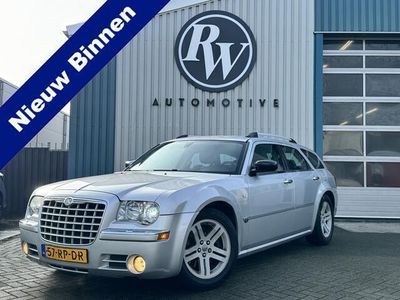 tweedehands Chrysler 300C Touring 2.7 V6 Aut / Apple Carplay / Xenon / Leder / Cruise / Trekhaak / Sport uitlaat / NL Auto! APK 05-01-2025!!