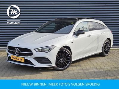 tweedehands Mercedes CLA250e Shooting Brake AMG Limited Plug In Hybrid 218pk | Panodak | Multibeam LED | Widescreen Navi | Keyless | Apple Carplay | Camera | DAB | Sfeerverlichting |