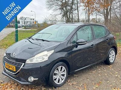 Zwart Gebruikt 2014 Peugeot 208 Envy Hatchback | € 4.677 (Goede deal)
