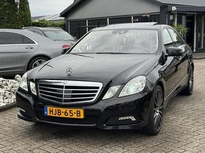 Zwart Occasion 2009 Mercedes E500 Avantgarde Sedan | € 13.950