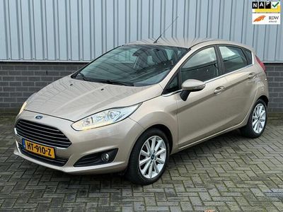 Bruin Gebruikt 2016 Ford Fiesta Titanium Hatchback | € 6.949 (Eerlijke prijs)