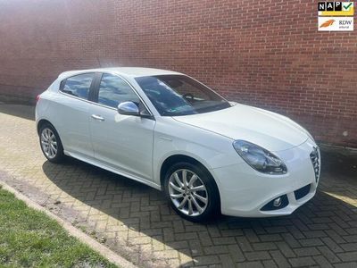 tweedehands Alfa Romeo Giulietta 1.6 JTDm Exclusive Leder Navi Stoelverw