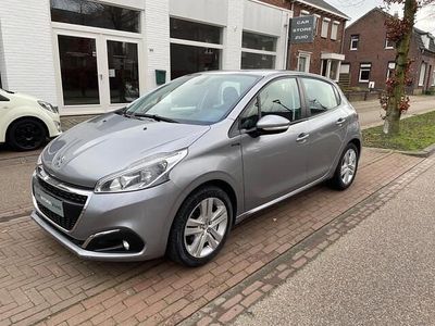 Grijs Gebruikt 2019 Peugeot 208 Signature Sky Hatchback | € 8.250 (Goede deal)