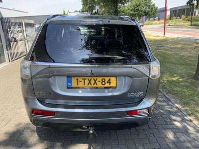 Zilver Occasion 2014 Mitsubishi Outlander P-HEV Instyle Stationwagen | € 13.950 (Eerlijke prijs)
