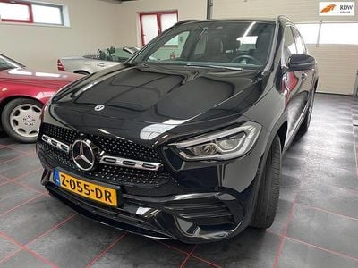 Zwart (metallic) Occasion 2023 Mercedes GLA250 AMG line SUV | € 42.895 (Eerlijke prijs)
