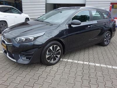 Zwart Gebruikt 2024 Kia Ceed Hatchback | € 27.250 (Eerlijke prijs)