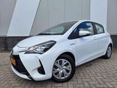 Wit Occasion 2017 Toyota Yaris Hybrid Hatchback | € 12.449 (Eerlijke prijs)