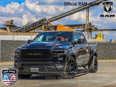 tweedehands Dodge Ram PICKUP 1500 LIMITED NIGHT | 2024 | LPG | RAMBOX | MWK | VIRTUAL | BAKFLIP | HUD ADG | COVER | SER LUCHTVERING | MEEST VOLLE UITVOERING | 5.7 V8 HEMI 402PK | CREW CAB | DUBBELE CABINE | DC | 5 PERSOONS | GRIJSKENTEKEN BEDRIJFS AUTO | VOORRAAD NUM