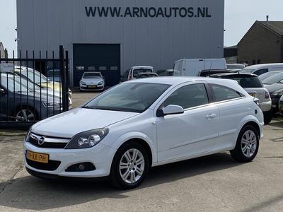 Wit Gebruikt 2007 Opel Astra GTC Executive Hatchback | € 2.500