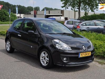 tweedehands Renault Clio 1.4-16V DYNAMIQUE LUXE-uitv/AIRCONDITIONING/ISOFIX