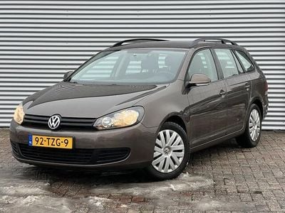Bruin (metallic) Occasion 2012 VW Golf VII Trendline Stationwagen | € 5.248 (Goede deal)