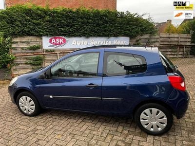 Blauw (metallic) Occasion 2007 Renault Clio II Business Hatchback | € 1.490 (Eerlijke prijs)
