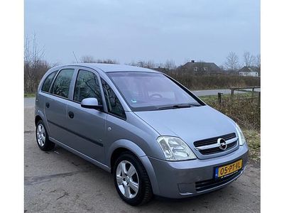 Grijs (metallic) Gebruikt 2004 Opel Meriva MPV | € 950 (Eerlijke prijs)