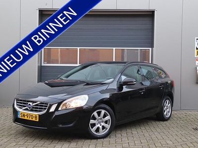 Zwart (metallic) Gebruikt 2012 Volvo V60 Kinetic Stationwagen | € 5.995 (Eerlijke prijs)
